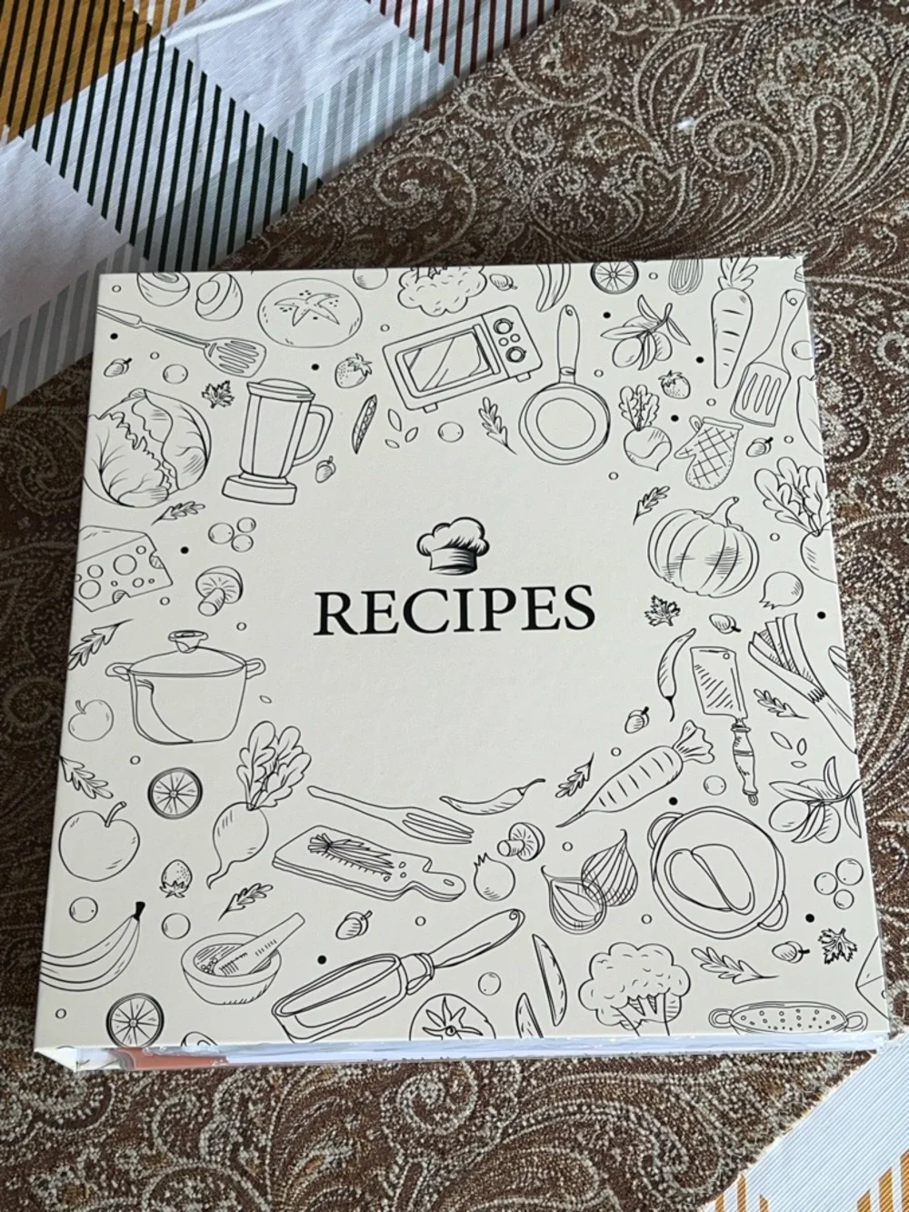NEW in Box Recipe Binder 60 Plastic Sleeves, 12 Dividers, 60 Blank Recipe Cards